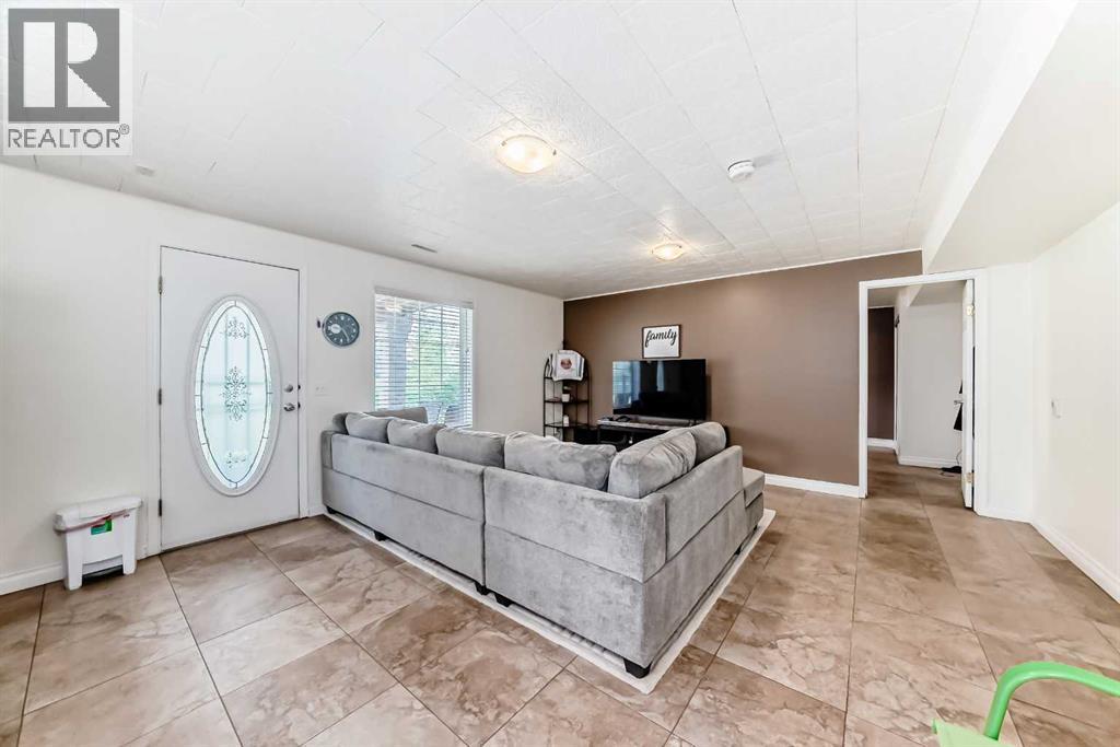 Single Family House for Sale in  Coral Shores Cape NE Coral Springs Calgary 