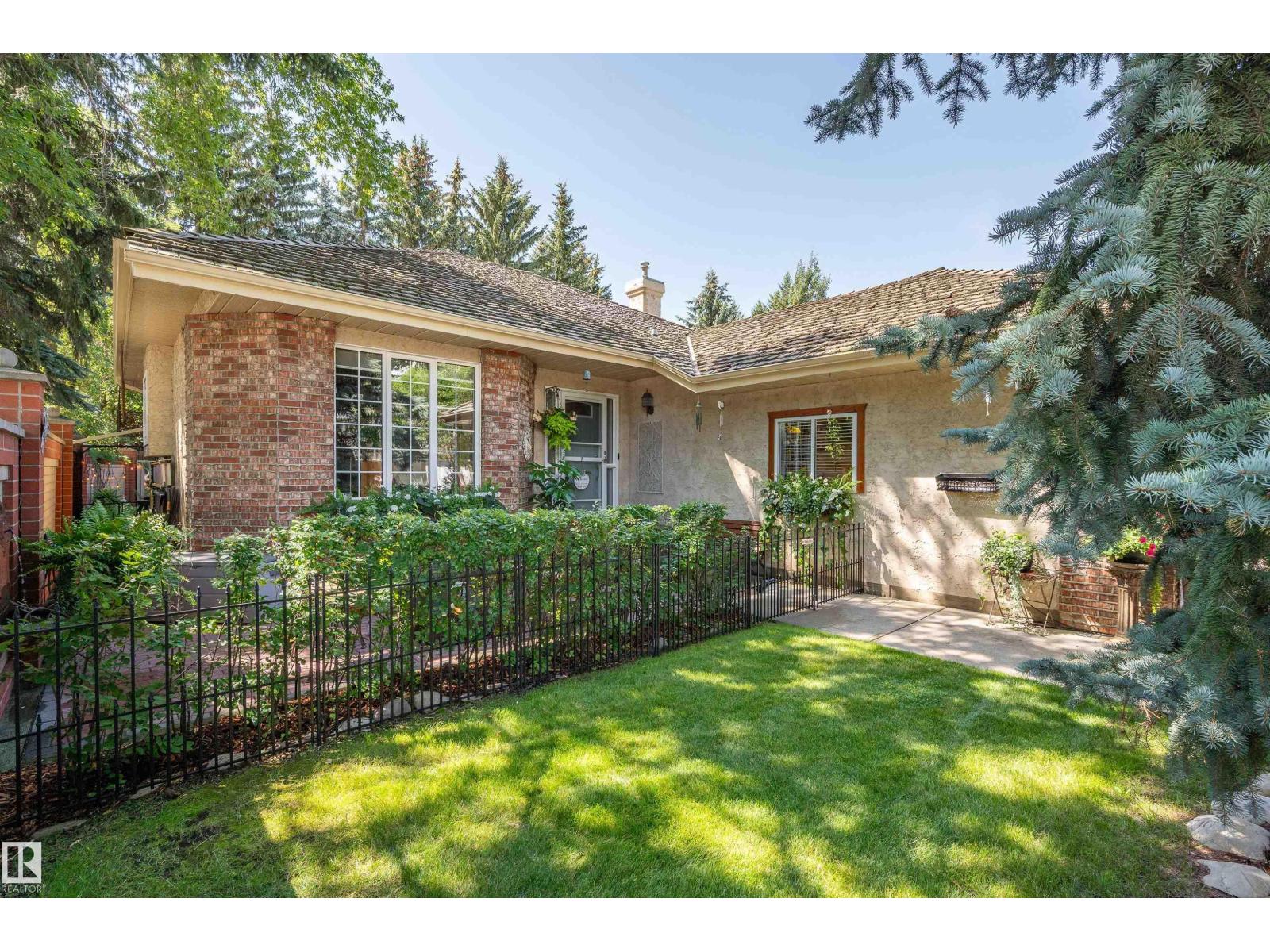 Single Family House Bungalow for Sale in  BERRYMORE DR St. Albert 