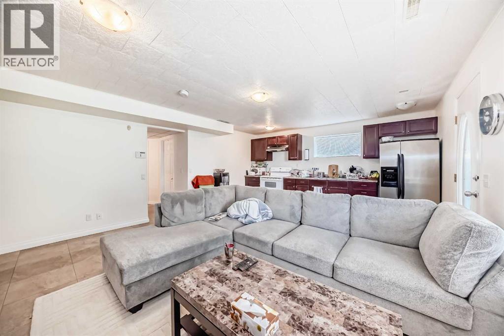 Single Family House for Sale in  Coral Shores Cape NE Coral Springs Calgary 