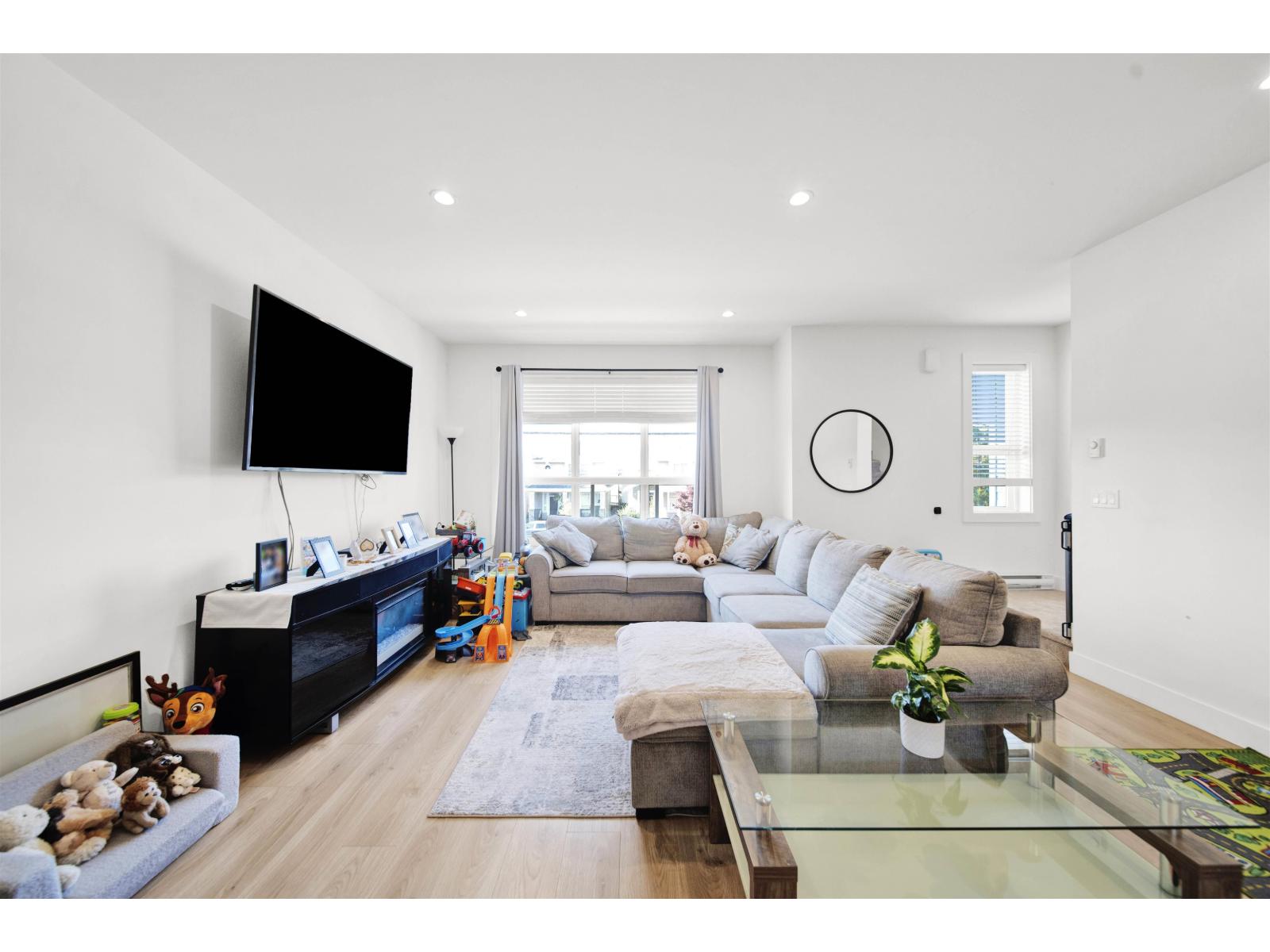 Photo 6 of 10 19255 Aloha Drive, Surrey BC