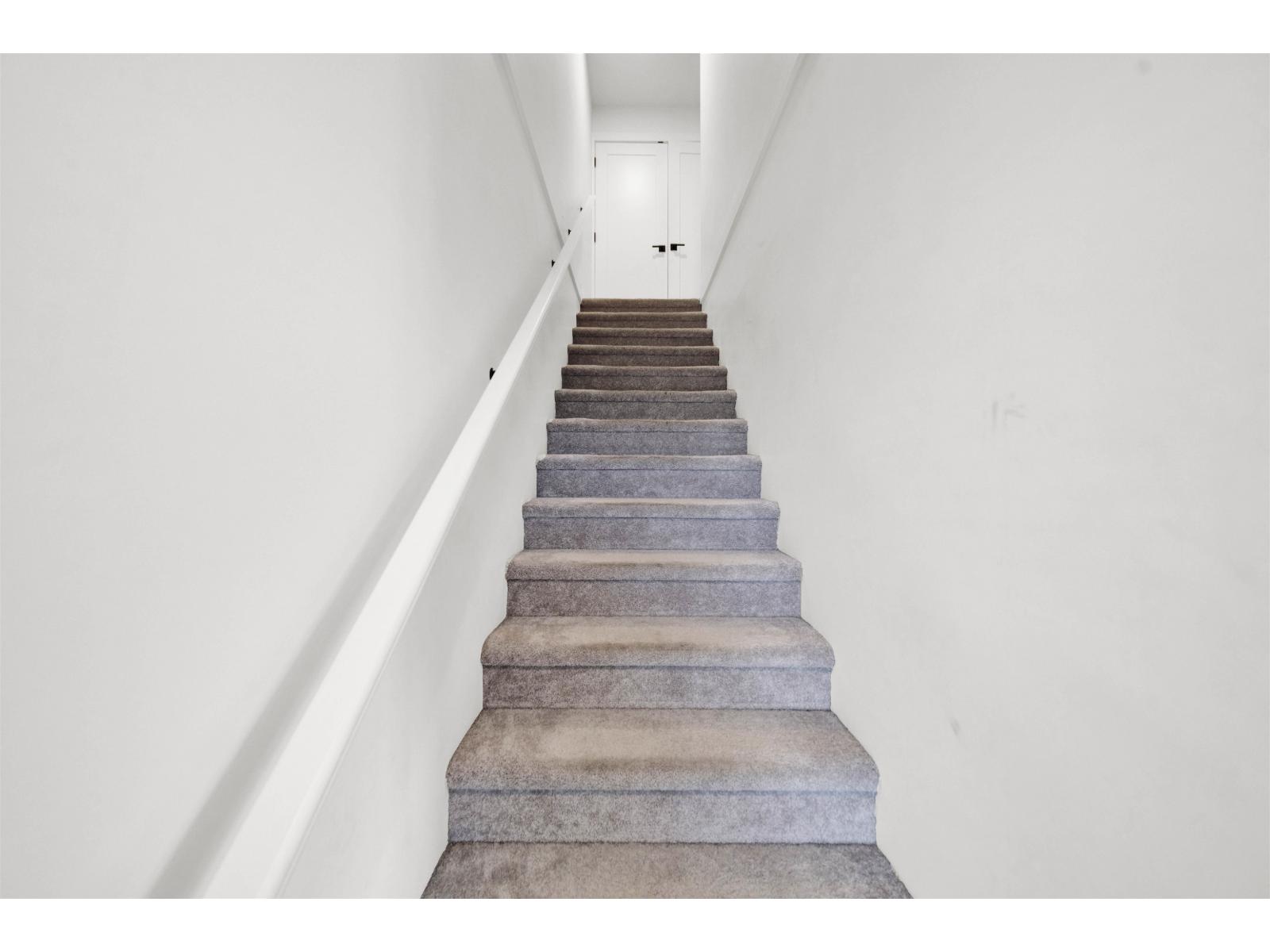 Photo 9 of 10 19255 Aloha Drive, Surrey BC