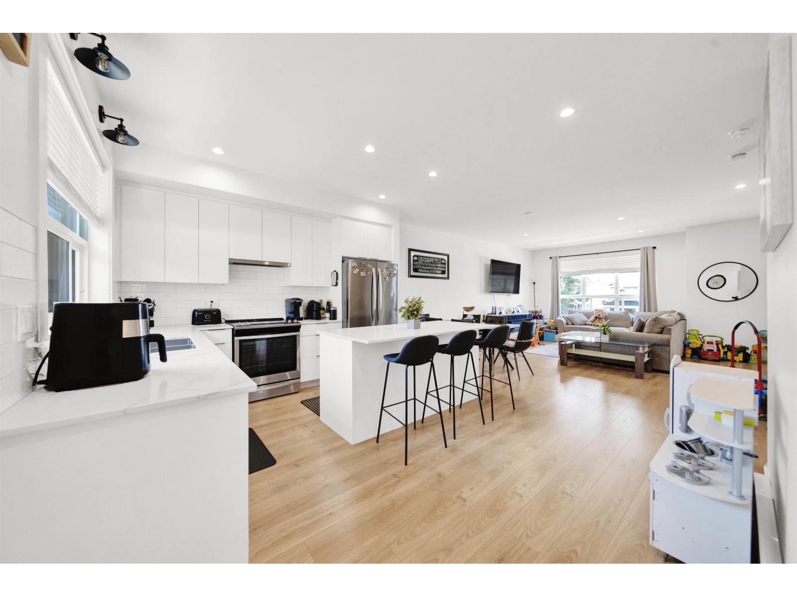 Photo 1 of 10 19255 Aloha Drive, Surrey BC