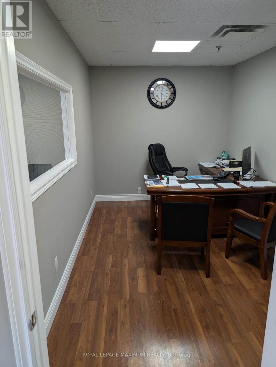 Photo 10 of 3 644 Millway Avenue, Vaughan ON