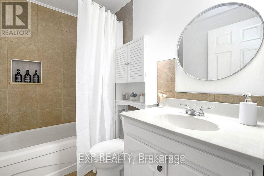 Photo 3 of 1 244 Charlotte Street, Ottawa ON