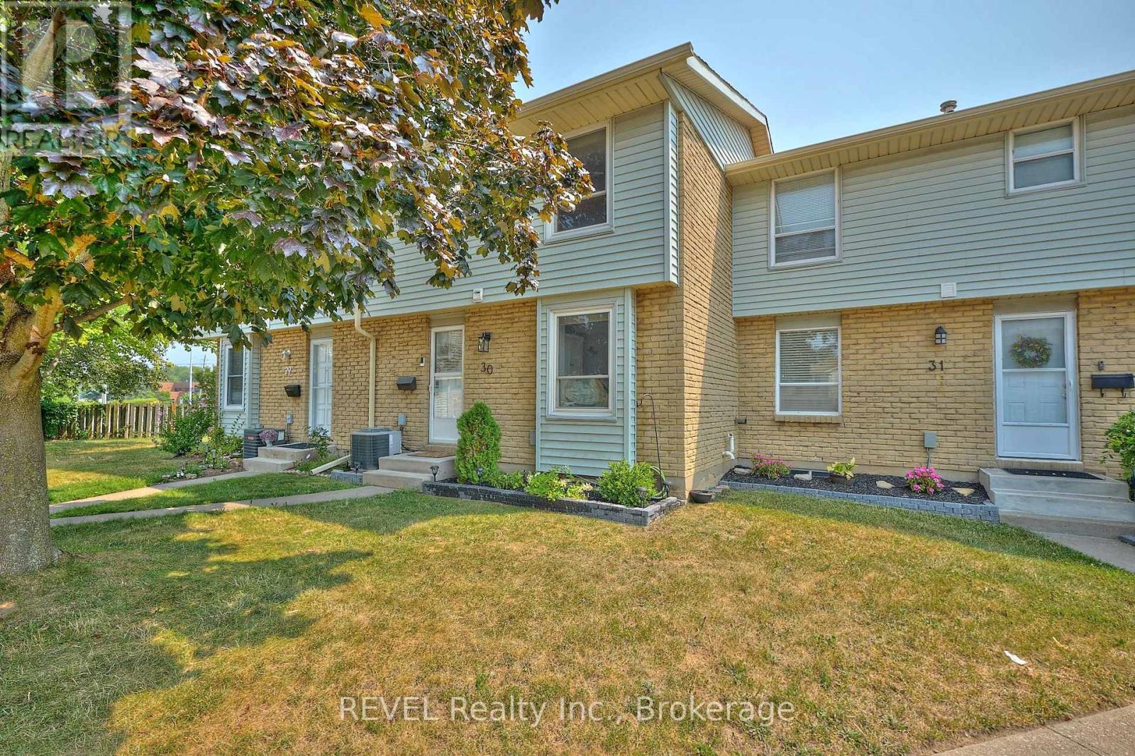 Photo 10 of 30 242 Lakeport Road, St Catharines ON