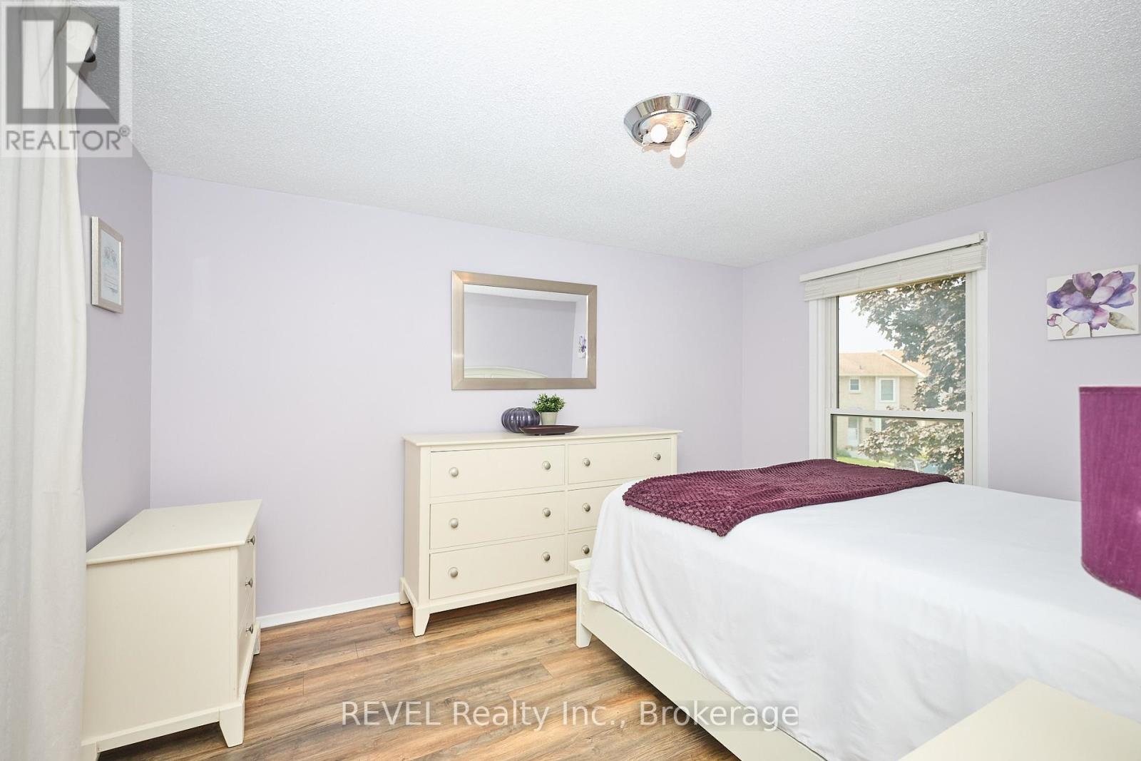 Photo 15 of 30 242 Lakeport Road, St Catharines ON