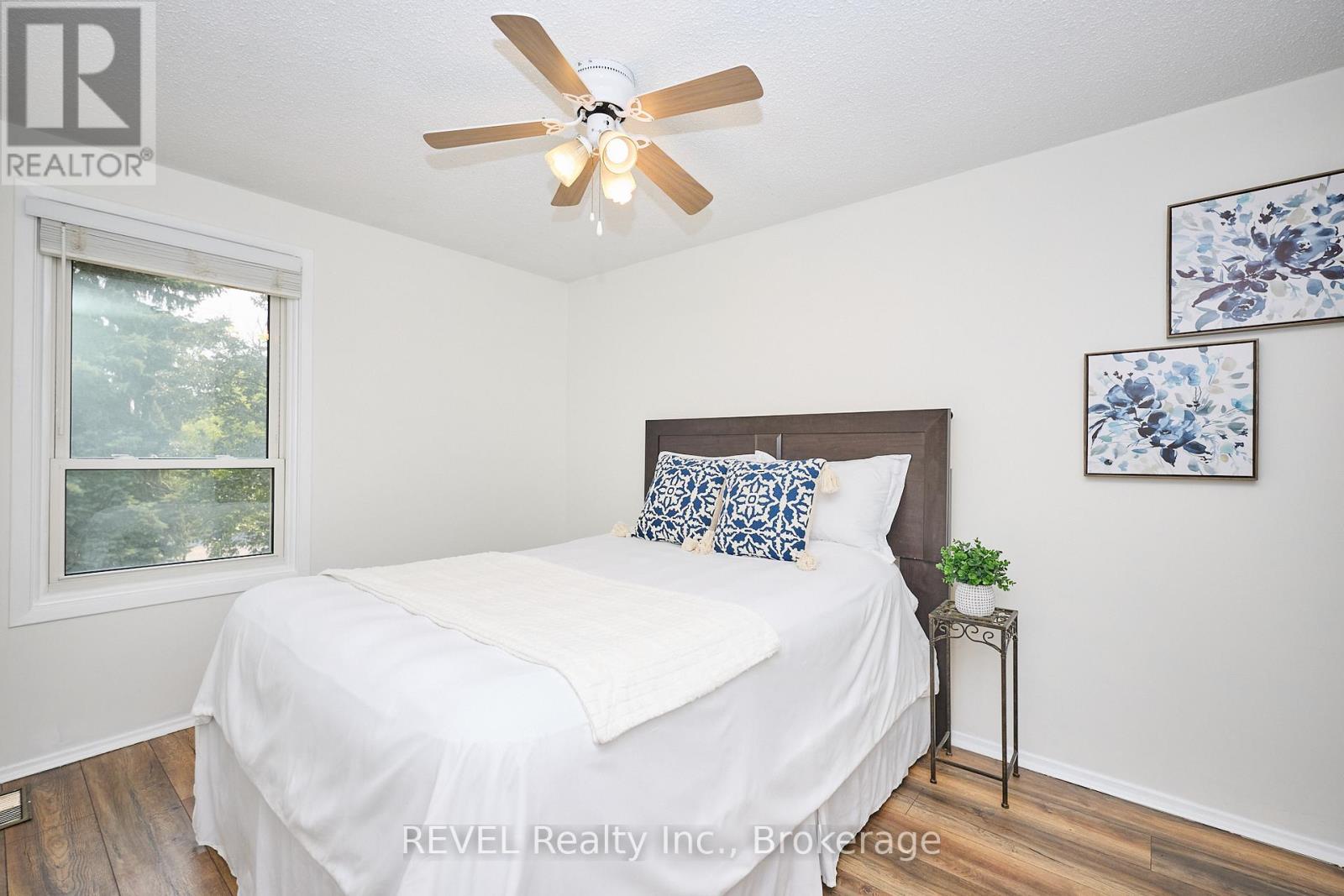 Photo 3 of 30 242 Lakeport Road, St Catharines ON