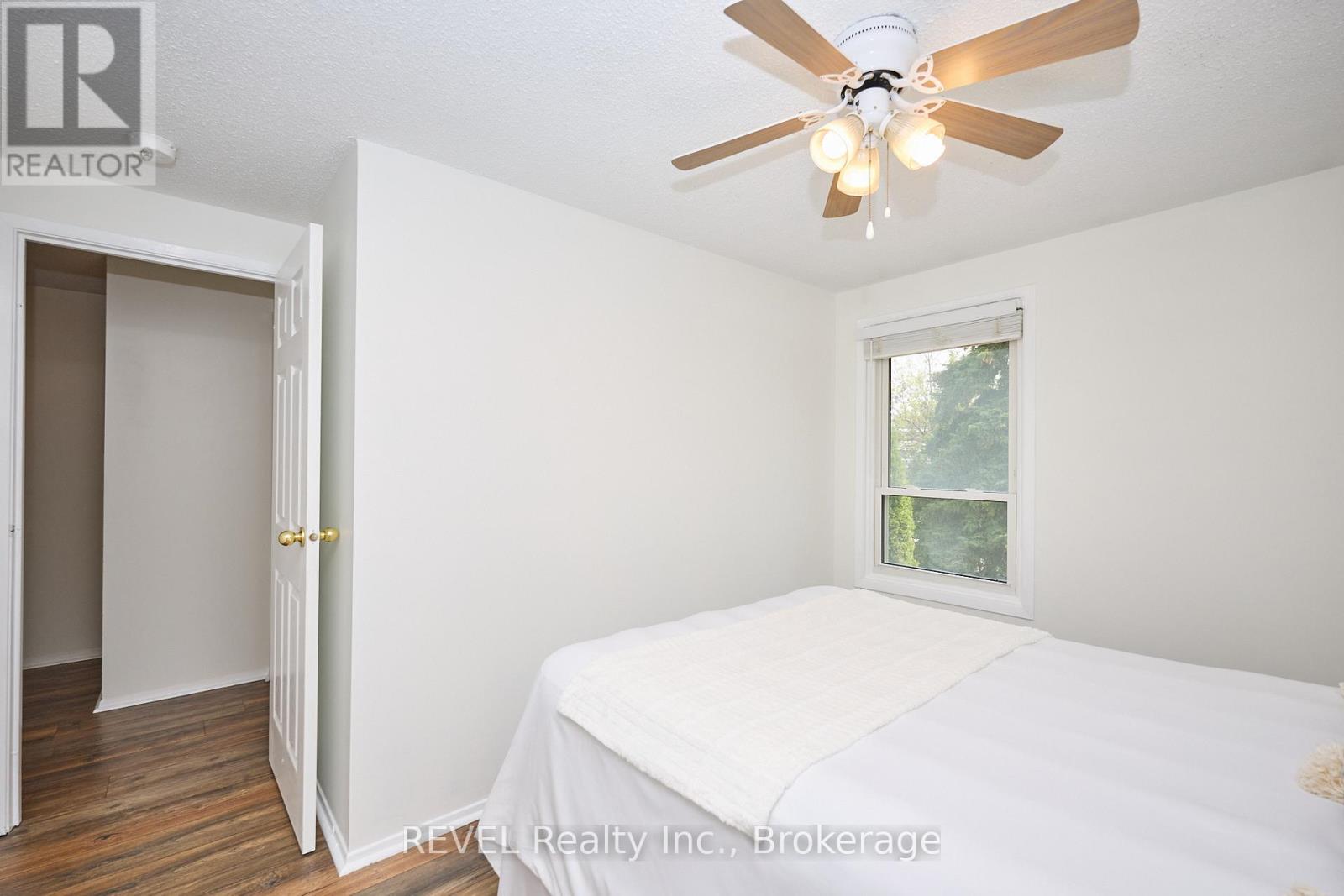 Photo 2 of 30 242 Lakeport Road, St Catharines ON