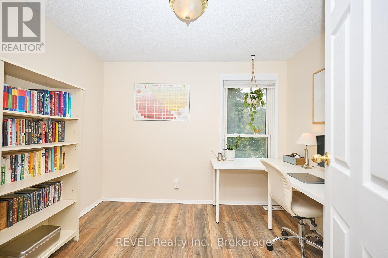 Photo 6 of 30 242 Lakeport Road, St Catharines ON