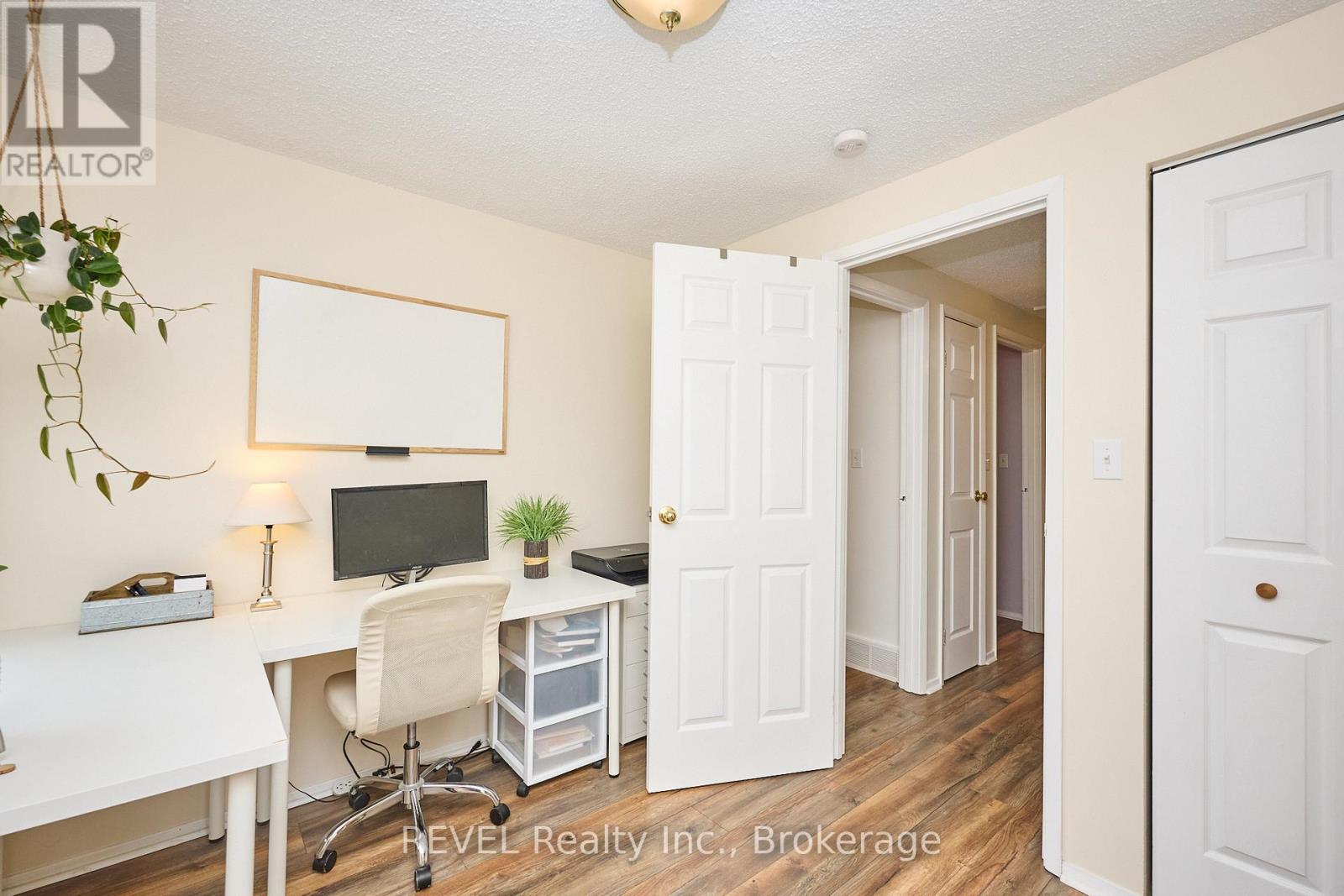 Photo 37 of 30 242 Lakeport Road, St Catharines ON