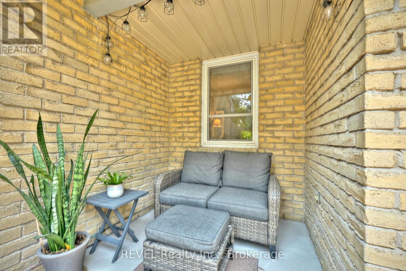 Photo 17 of 30 242 Lakeport Road, St Catharines ON