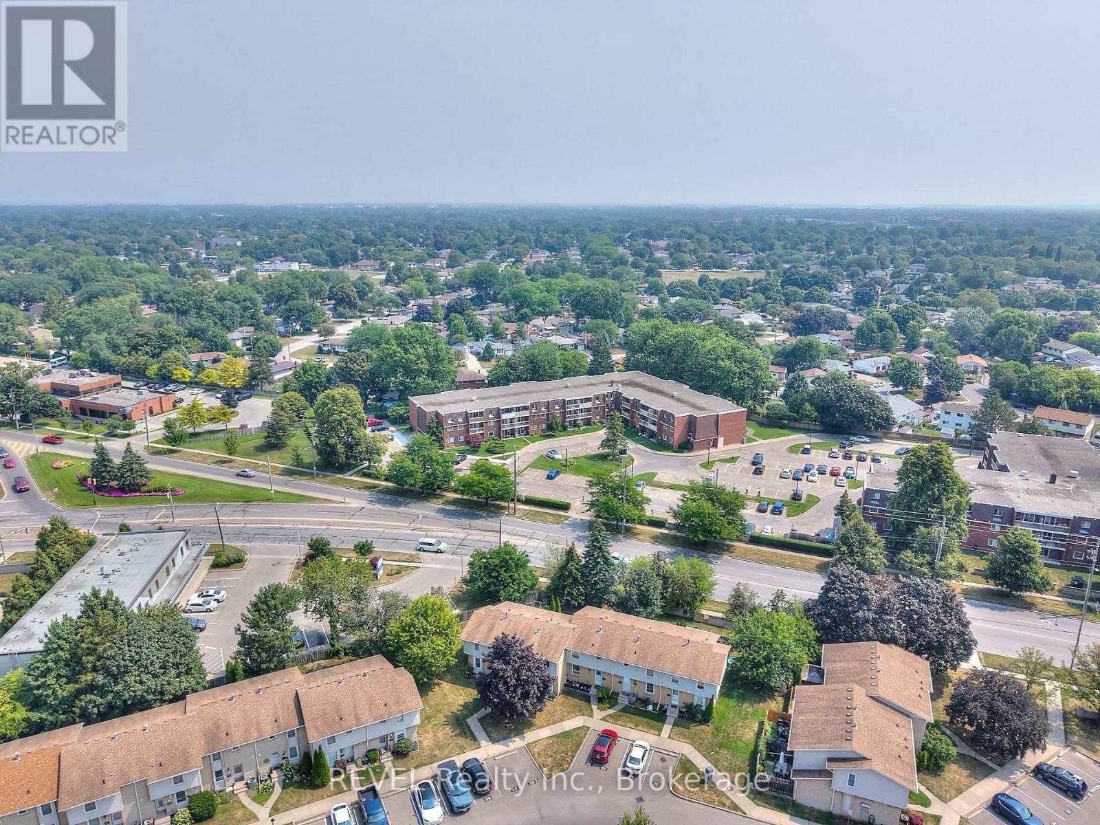 Photo 16 of 30 242 Lakeport Road, St Catharines ON