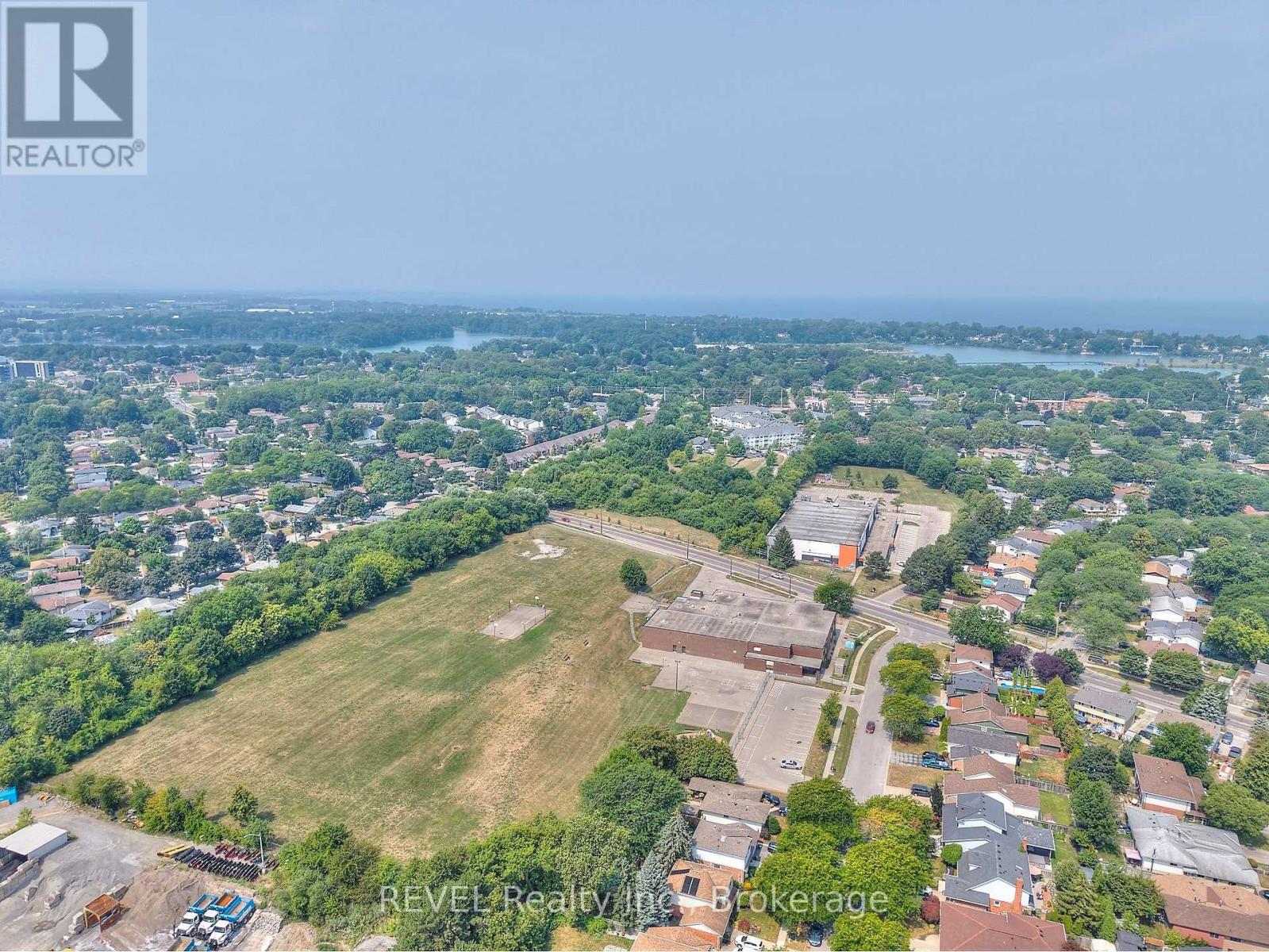 Photo 7 of 30 242 Lakeport Road, St Catharines ON
