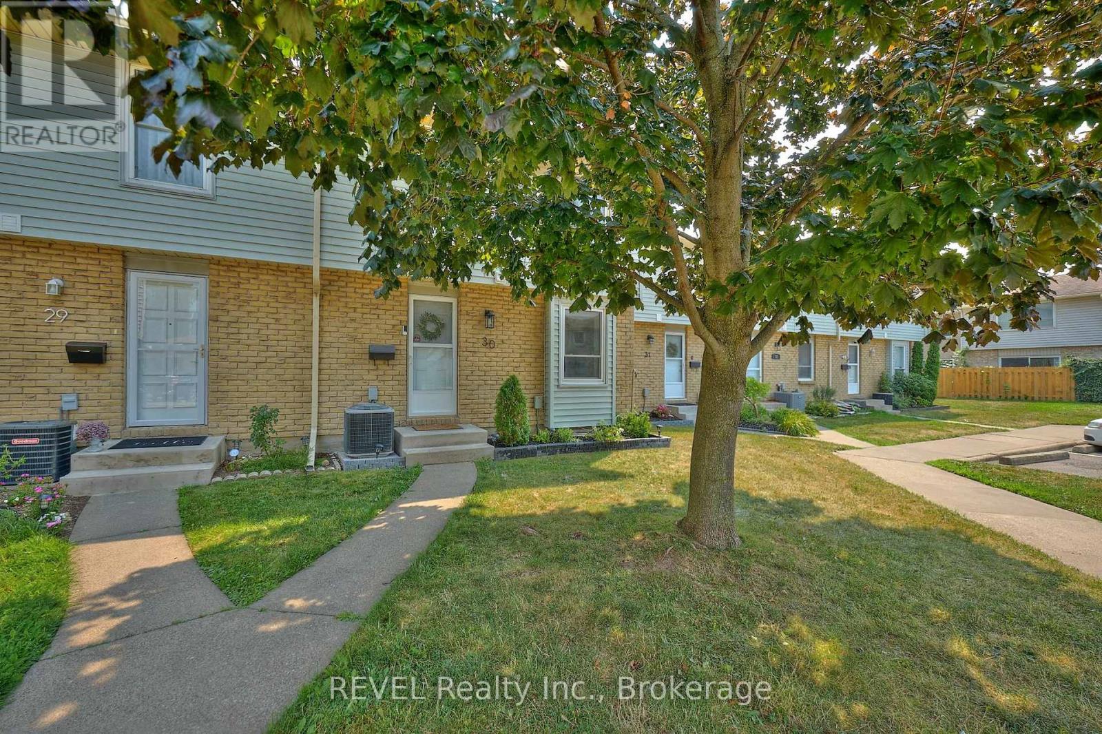Photo 19 of 30 242 Lakeport Road, St Catharines ON