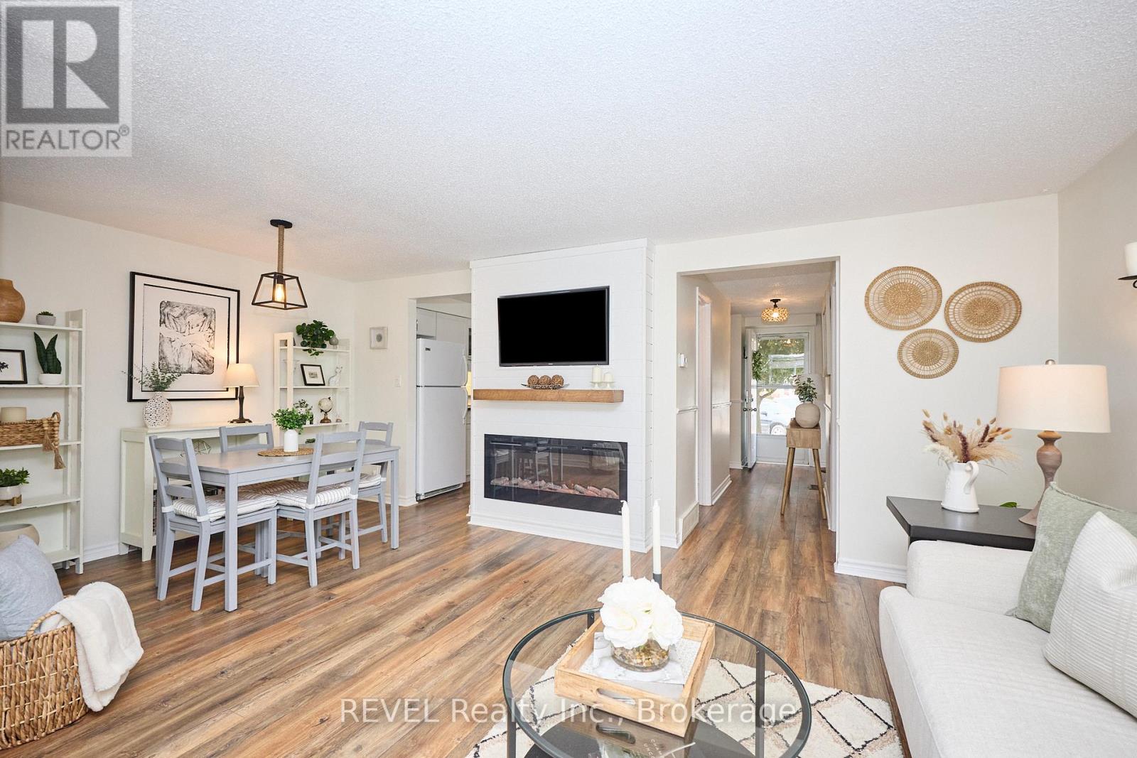 Photo 11 of 30 242 Lakeport Road, St Catharines ON