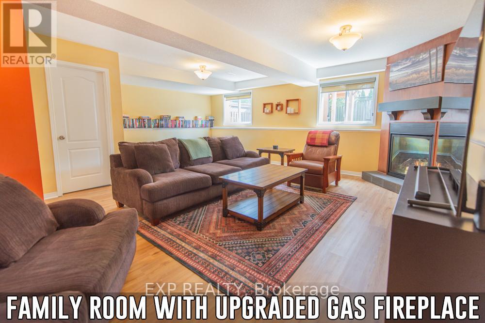 Photo 2 of 144 Gooseberry Street, Orangeville ON