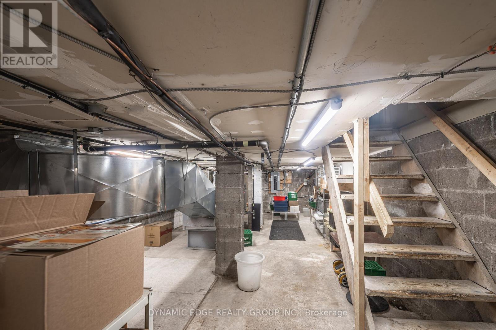 Photo 20 of 59 Lakeshore Road E, Mississauga ON