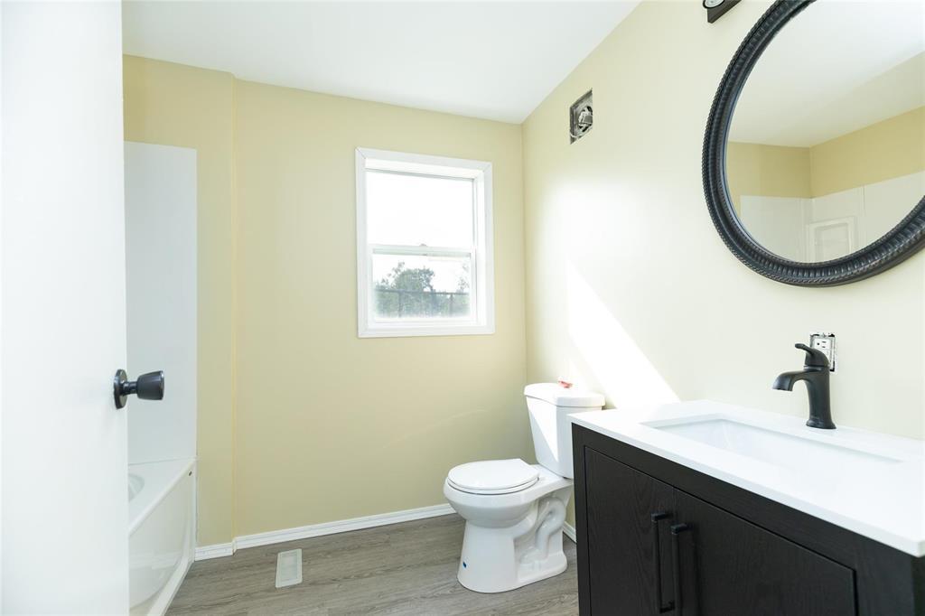 Photo 11 of 40079 11 Road N, Vita MB