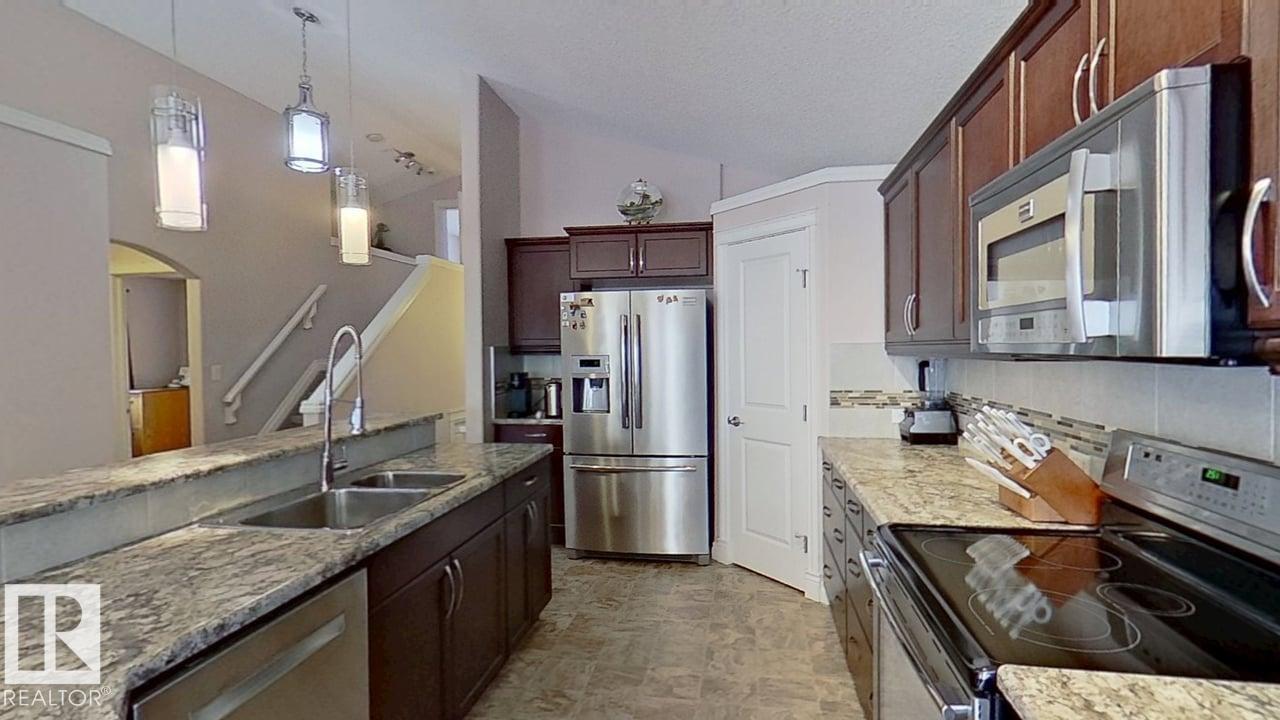 Photo 9 of 13040 164 Av Nw, Edmonton AB