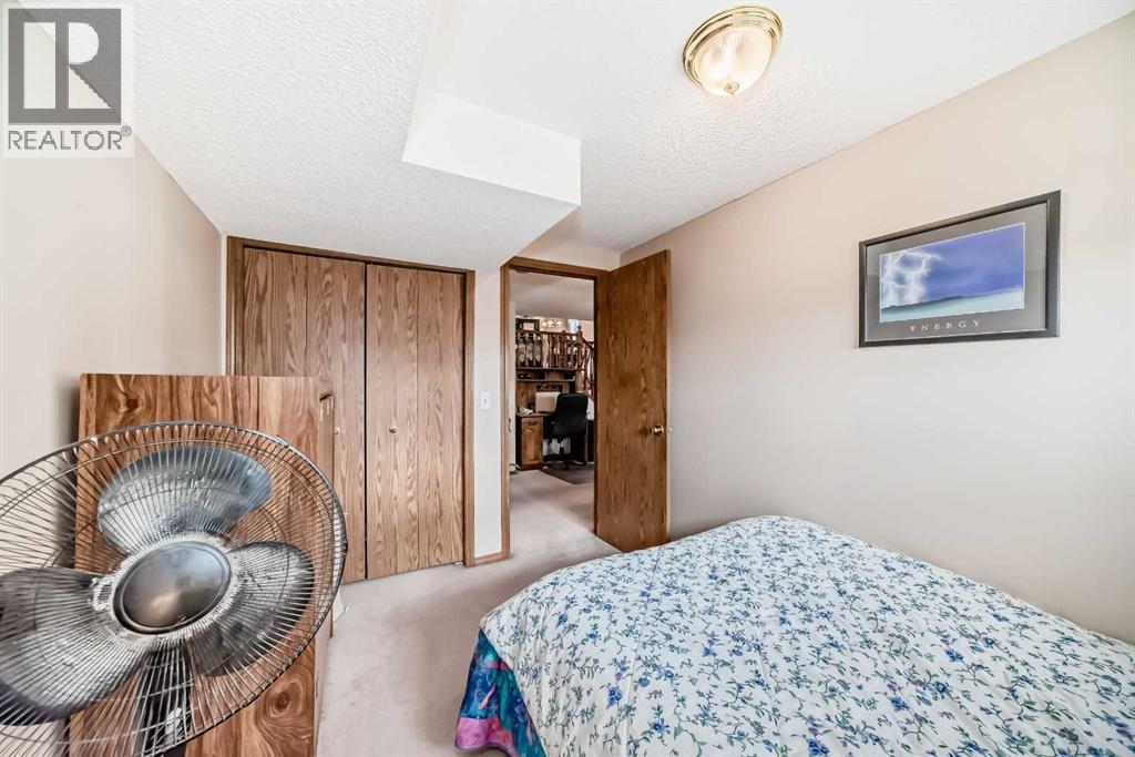 Single Family House 4 Level for Sale in  Hidden Way NW Hidden Valley Calgary 