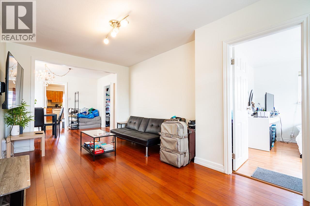 Photo 8 of 5959 Mcmurray Avenue, Burnaby BC