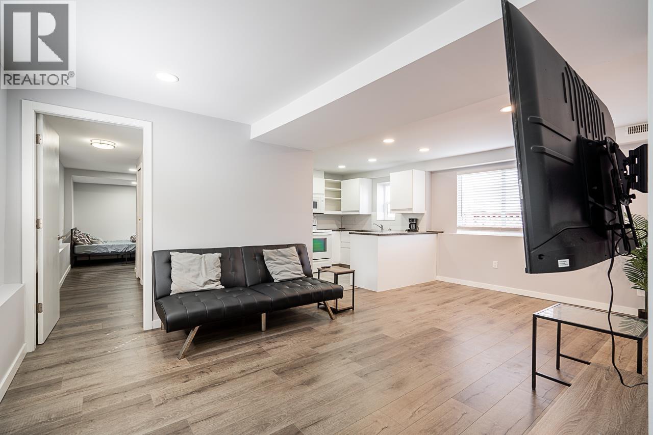 Photo 4 of 5959 Mcmurray Avenue, Burnaby BC