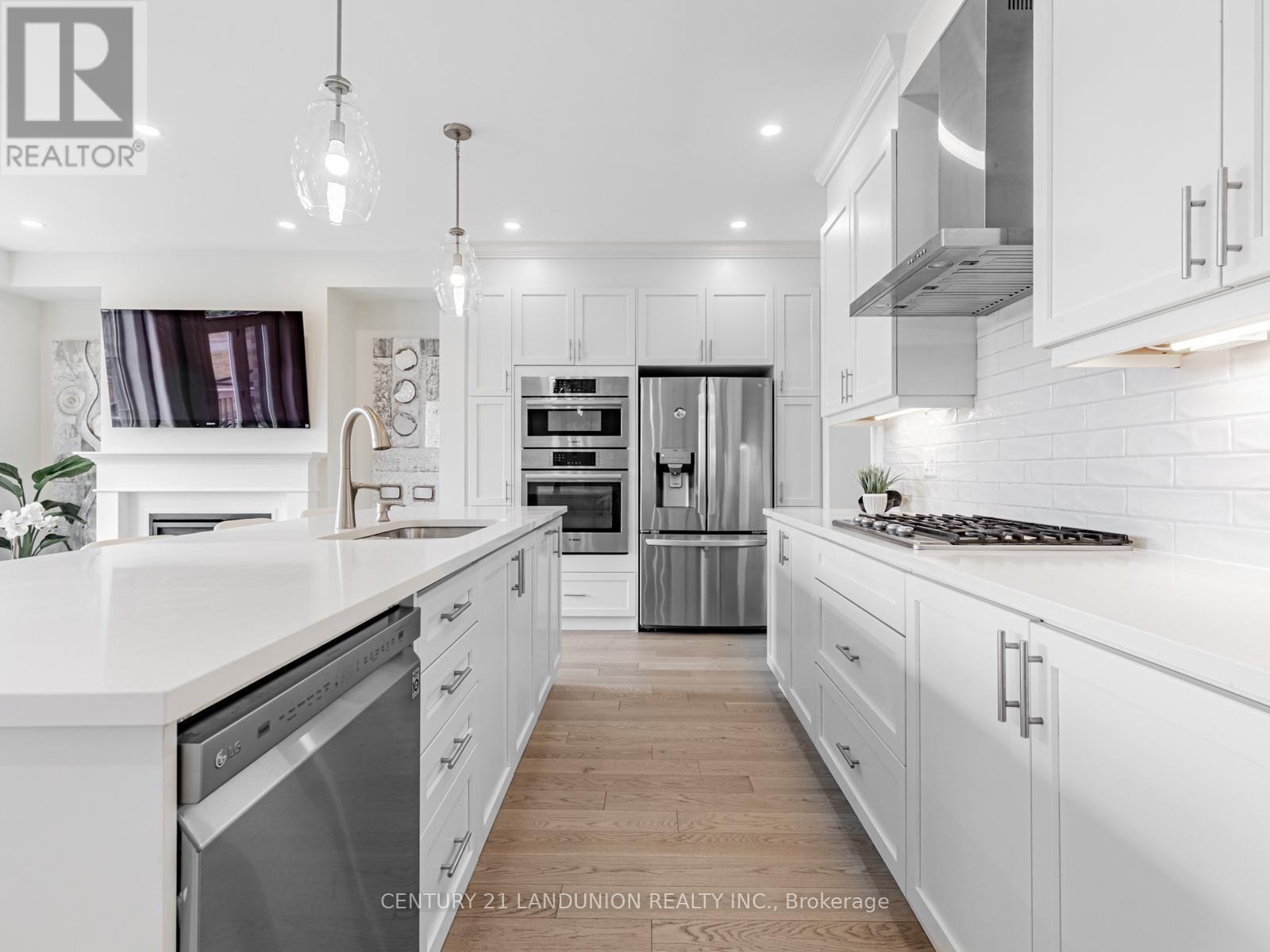 Photo 13 of 77 William Durie Way, Toronto ON
