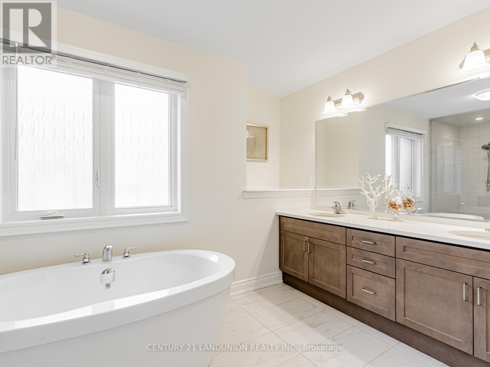Photo 23 of 77 William Durie Way, Toronto ON