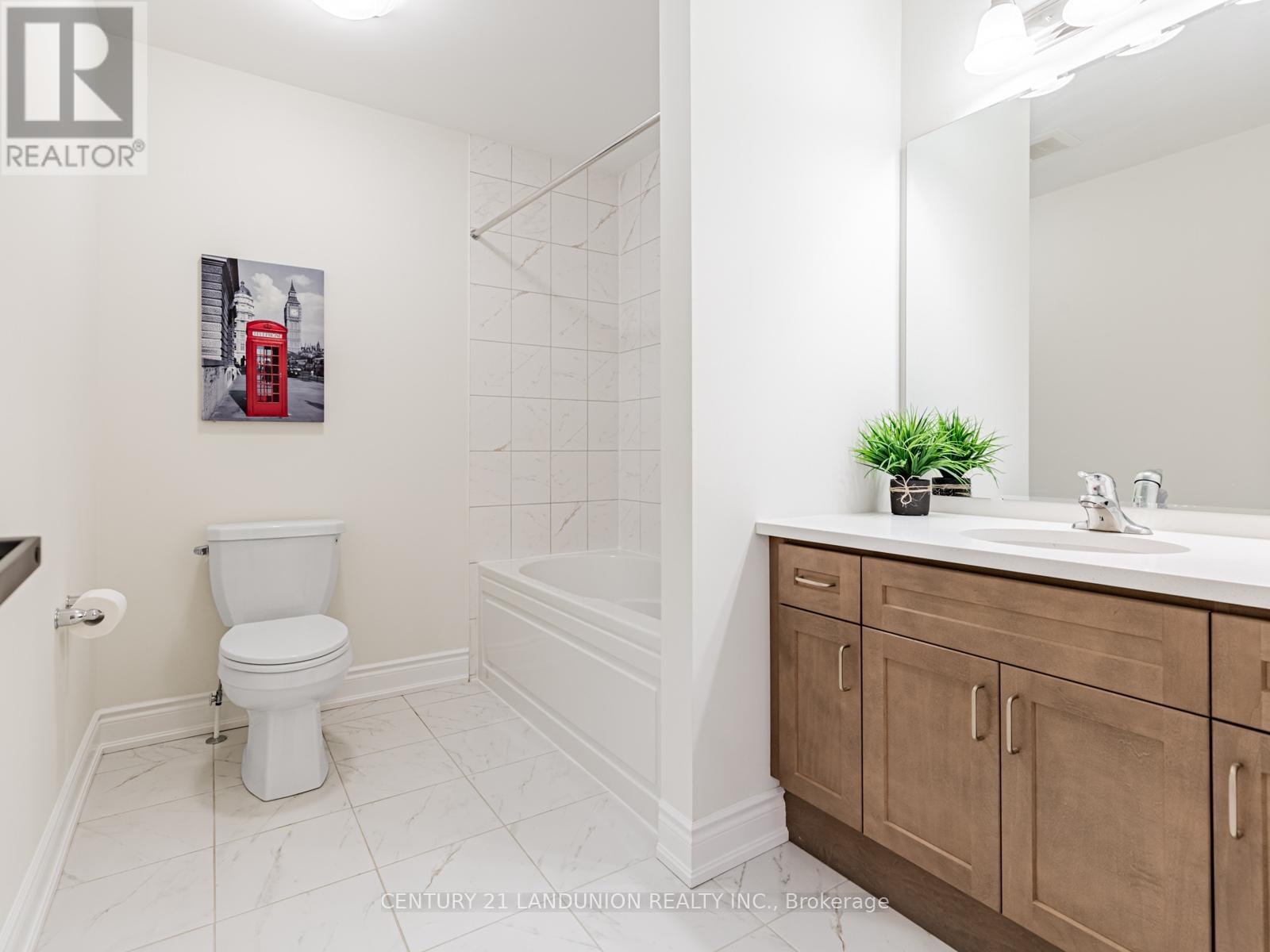 Photo 27 of 77 William Durie Way, Toronto ON