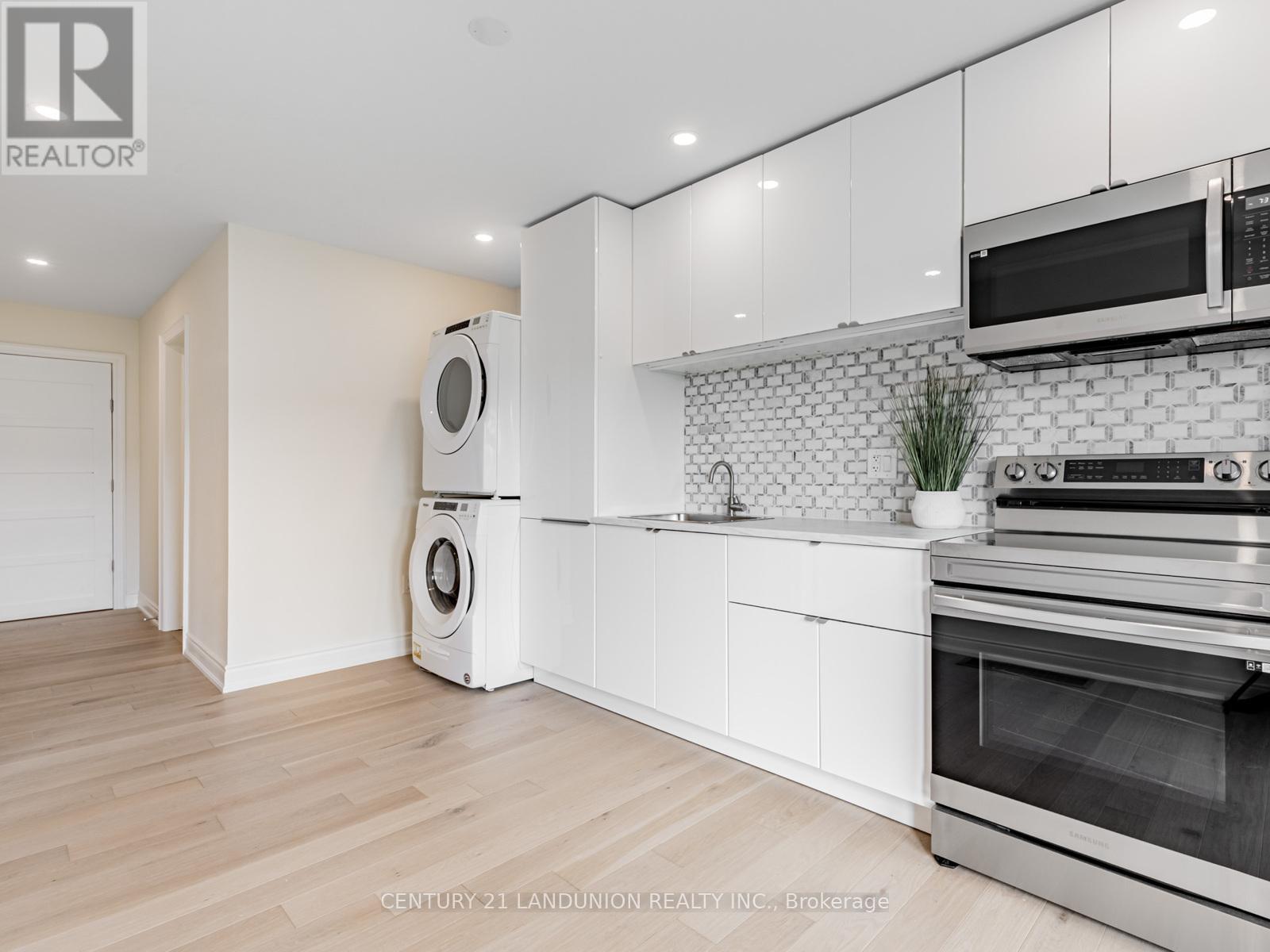 Photo 33 of 77 William Durie Way, Toronto ON