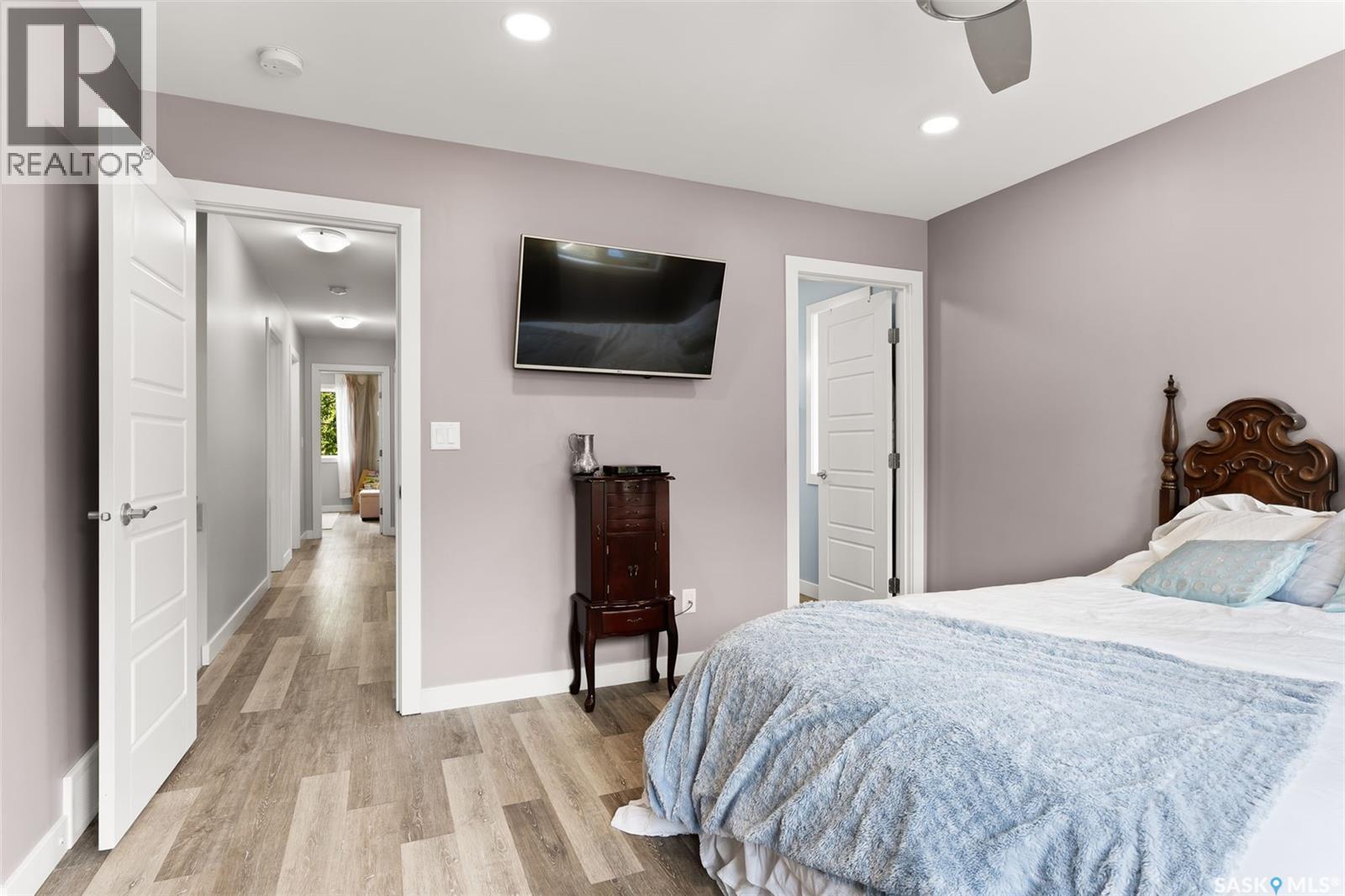 Photo 37 of 2410 Athol Street, Regina SK