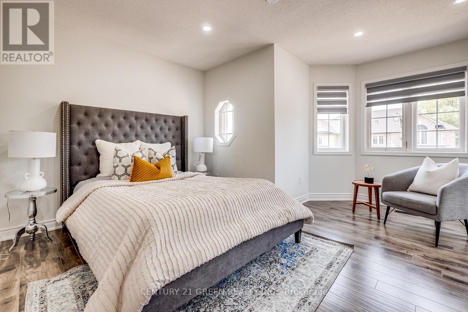 Photo 35 of 255 Fasken Court, Milton ON
