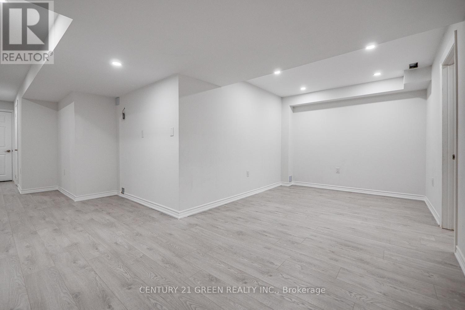 Photo 17 of 255 Fasken Court, Milton ON