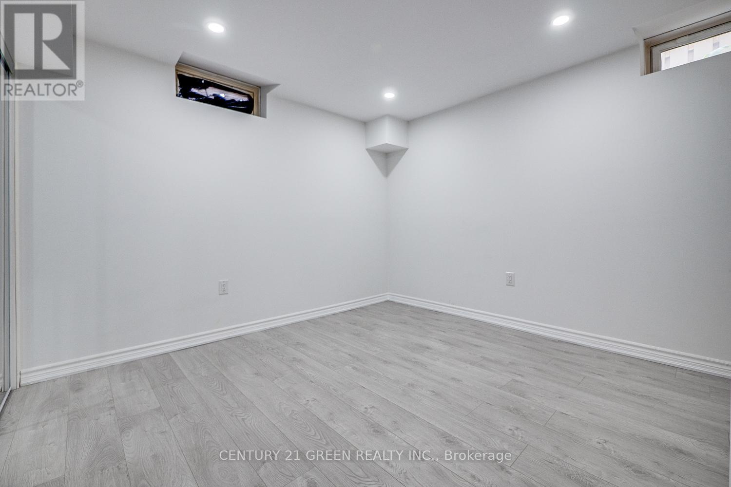 Photo 20 of 255 Fasken Court, Milton ON