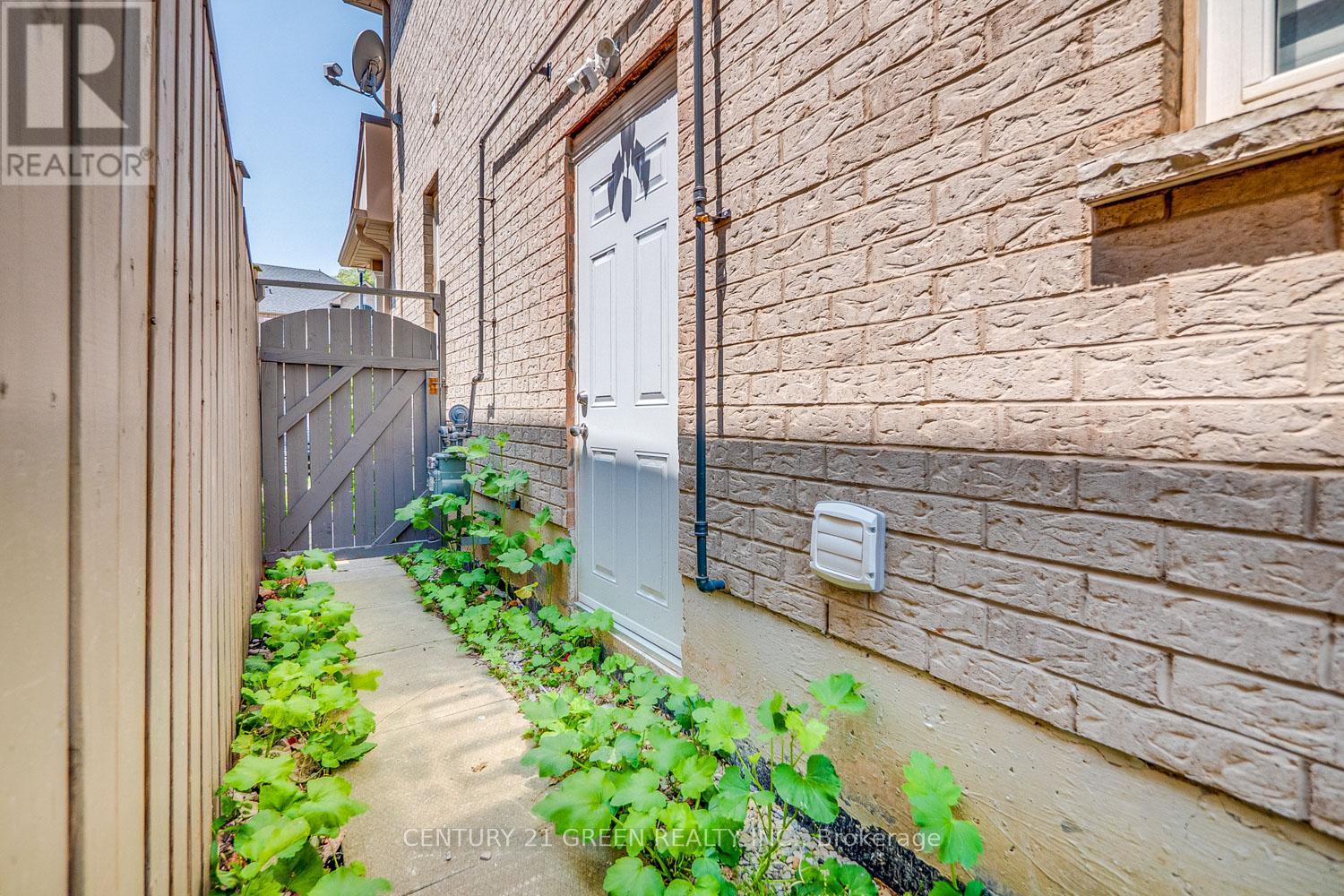 Photo 46 of 255 Fasken Court, Milton ON