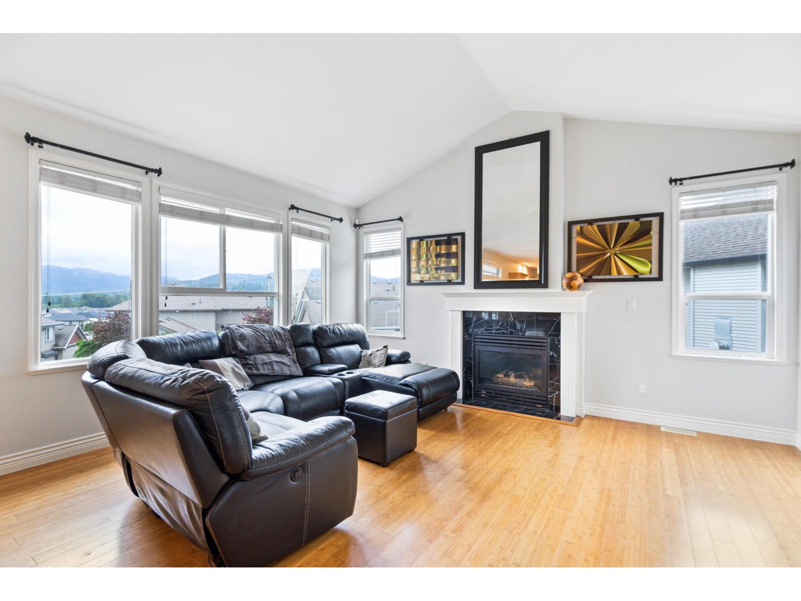 Photo 10 of 32961 Hawthorne Avenue, Mission BC