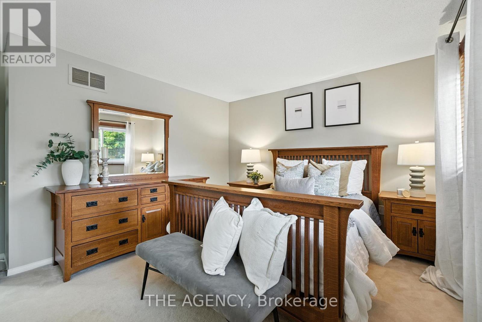 Photo 5 of 1541 Bentley Lane, Pickering ON