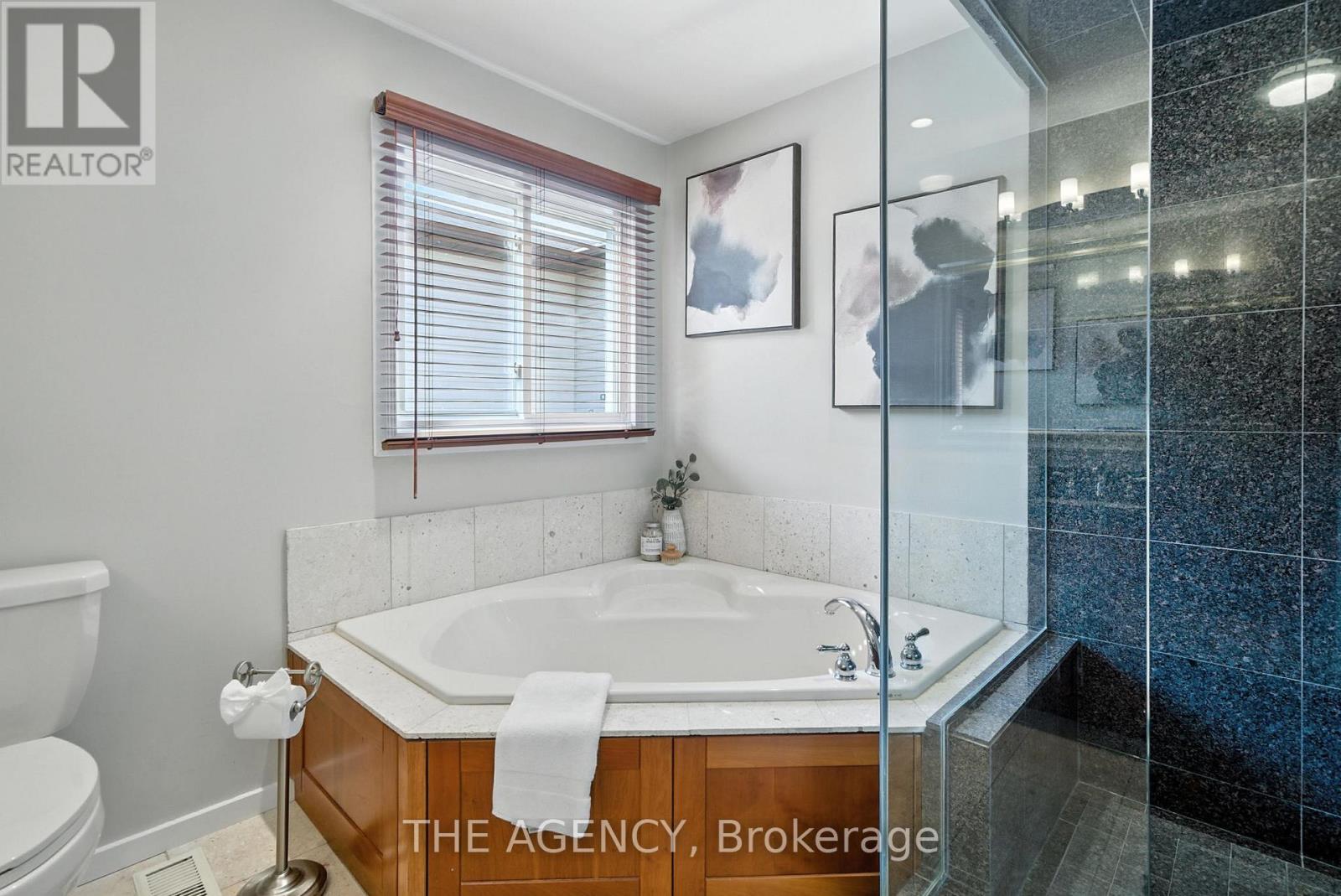 Photo 4 of 1541 Bentley Lane, Pickering ON