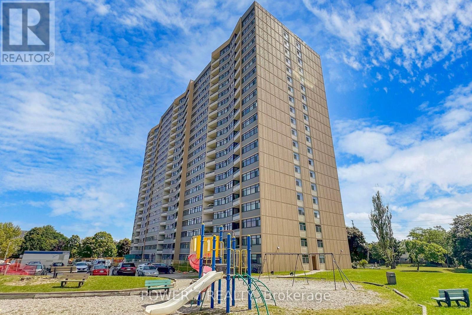 Photo 2 of 805 2050 Bridletowne Circle, Toronto ON
