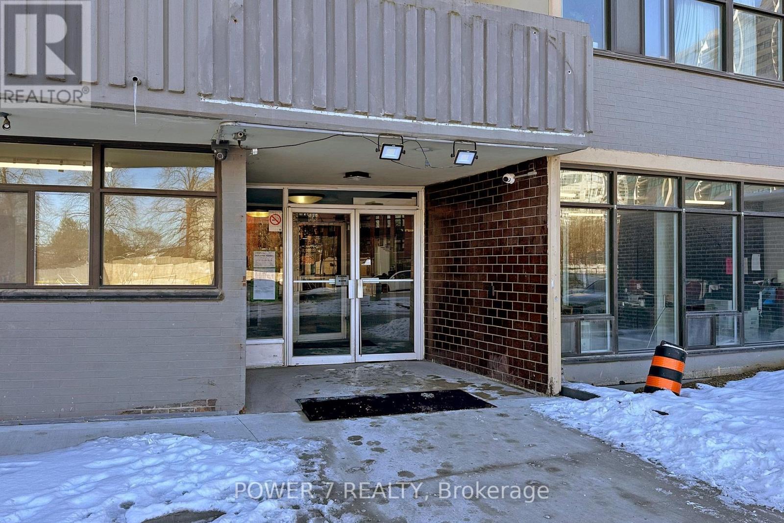 Photo 3 of 805 2050 Bridletowne Circle, Toronto ON