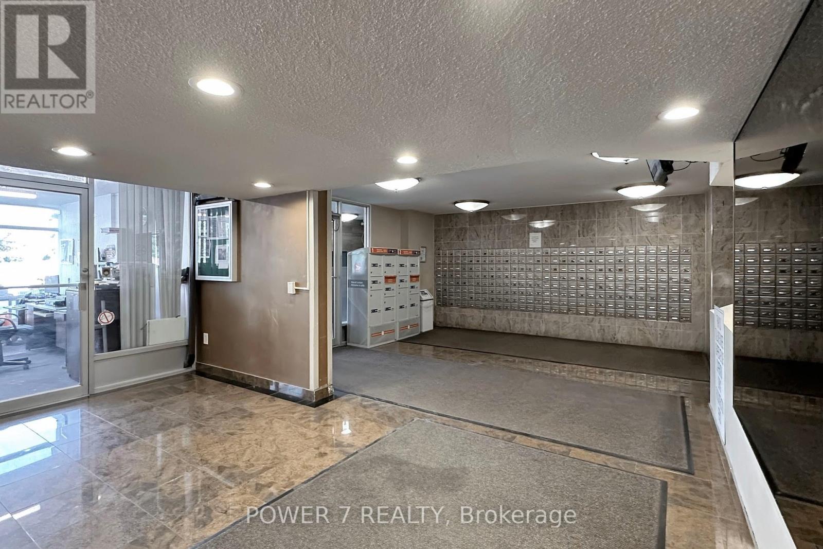 Photo 4 of 805 2050 Bridletowne Circle, Toronto ON