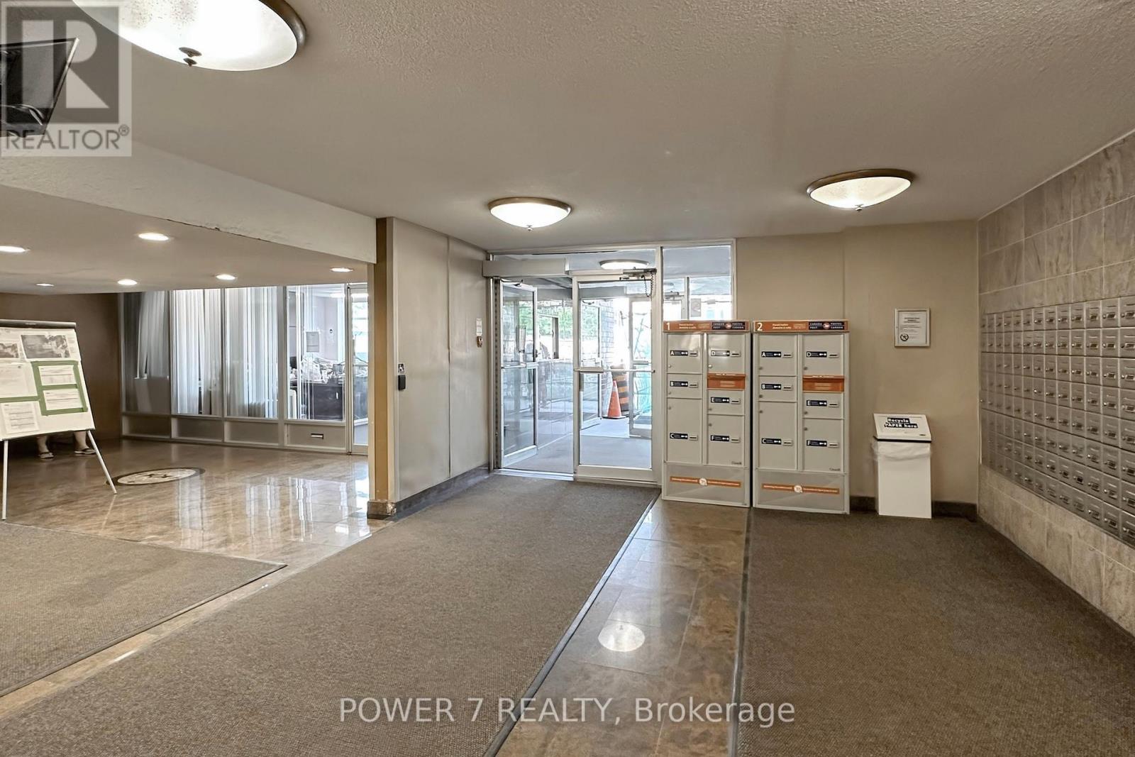 Photo 5 of 805 2050 Bridletowne Circle, Toronto ON