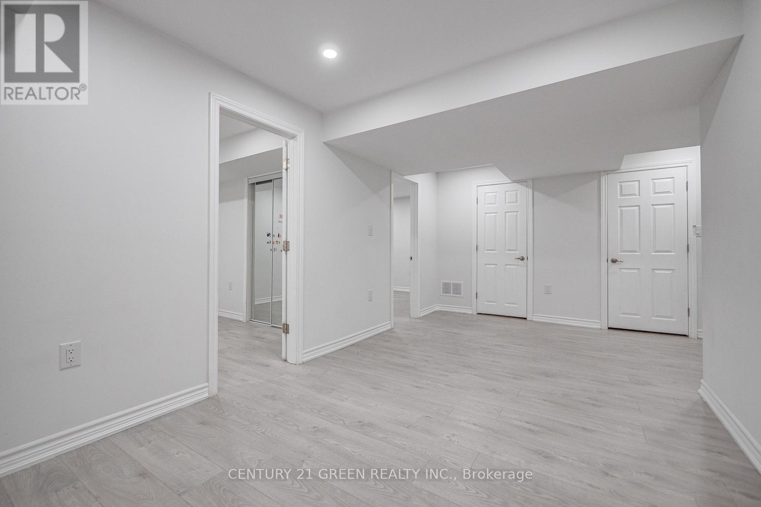 Photo 42 of 255 Fasken Court, Milton ON