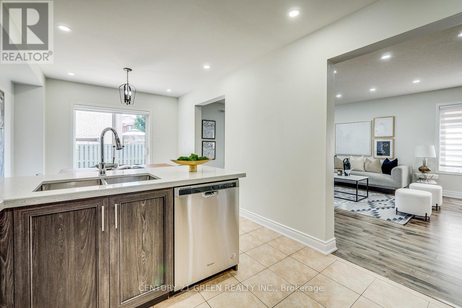Photo 43 of 255 Fasken Court, Milton ON