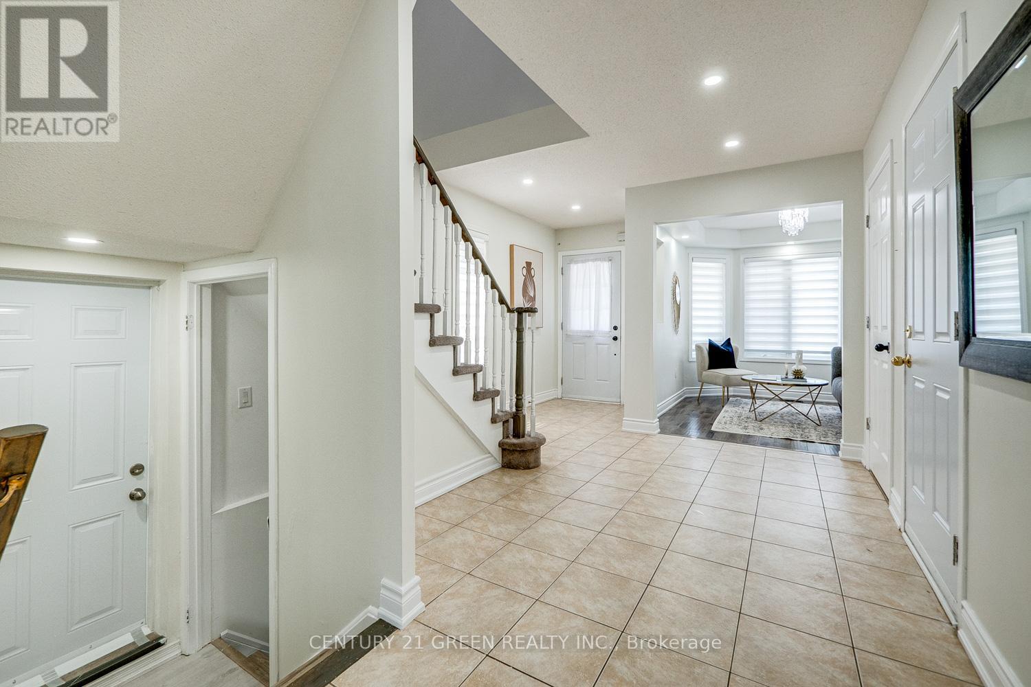 Photo 13 of 255 Fasken Court, Milton ON