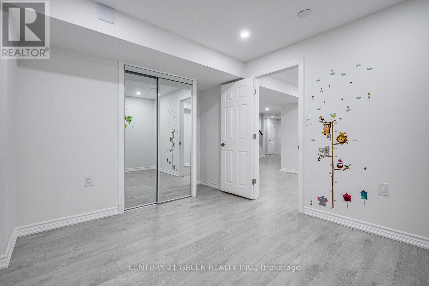 Photo 22 of 255 Fasken Court, Milton ON