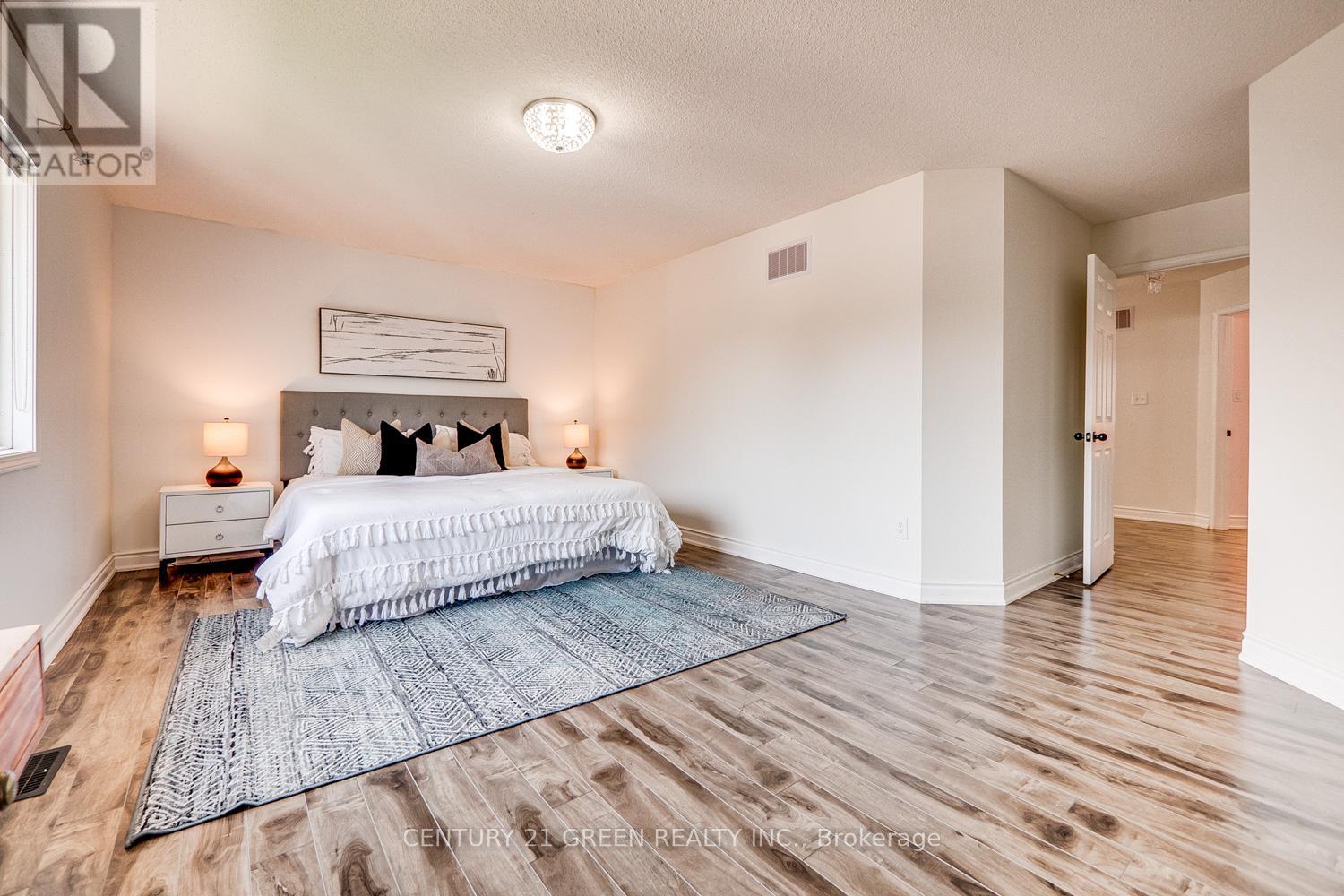 Photo 32 of 255 Fasken Court, Milton ON
