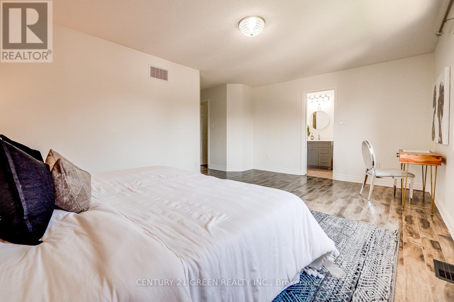 Photo 15 of 255 Fasken Court, Milton ON