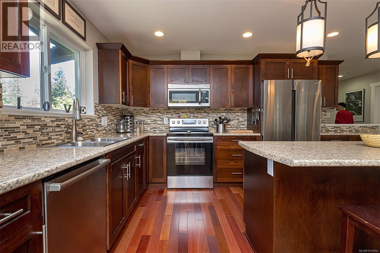 Photo 8 of 101 Dorval Pl, Langford BC