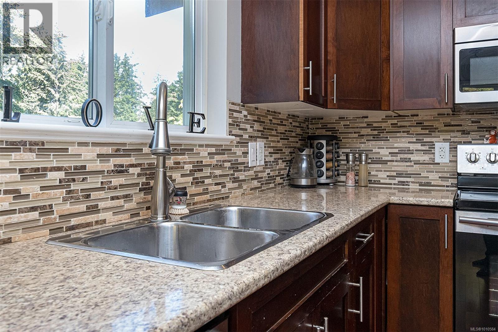 Photo 24 of 101 Dorval Pl, Langford BC